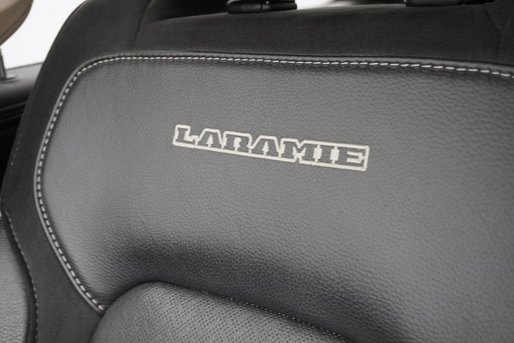 2020 RAM 1500 Laramie Crew Cab 4x4 5'7' Box