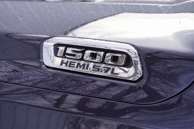 2020 RAM 1500 Laramie Crew Cab 4x4 5'7' Box