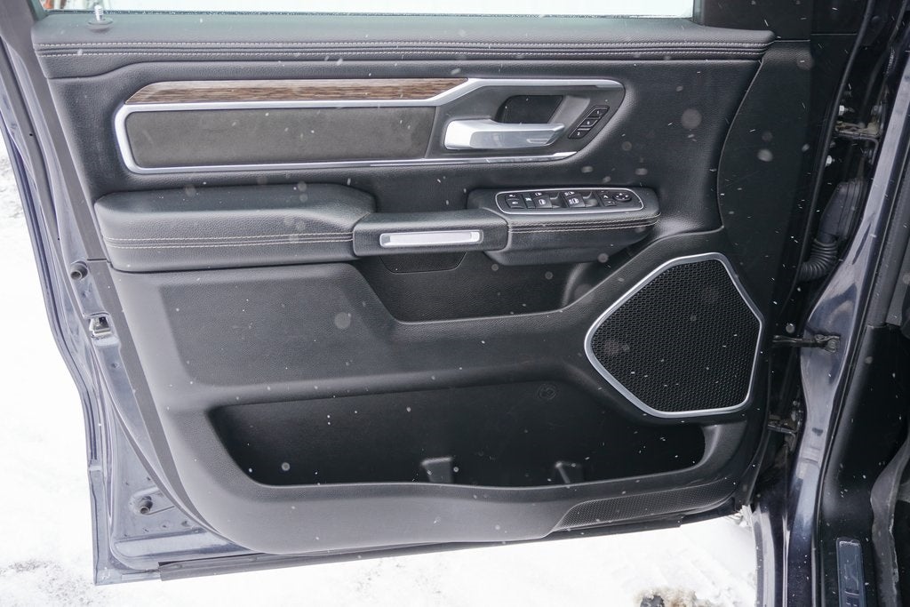 2020 RAM 1500 Laramie Crew Cab 4x4 5'7' Box