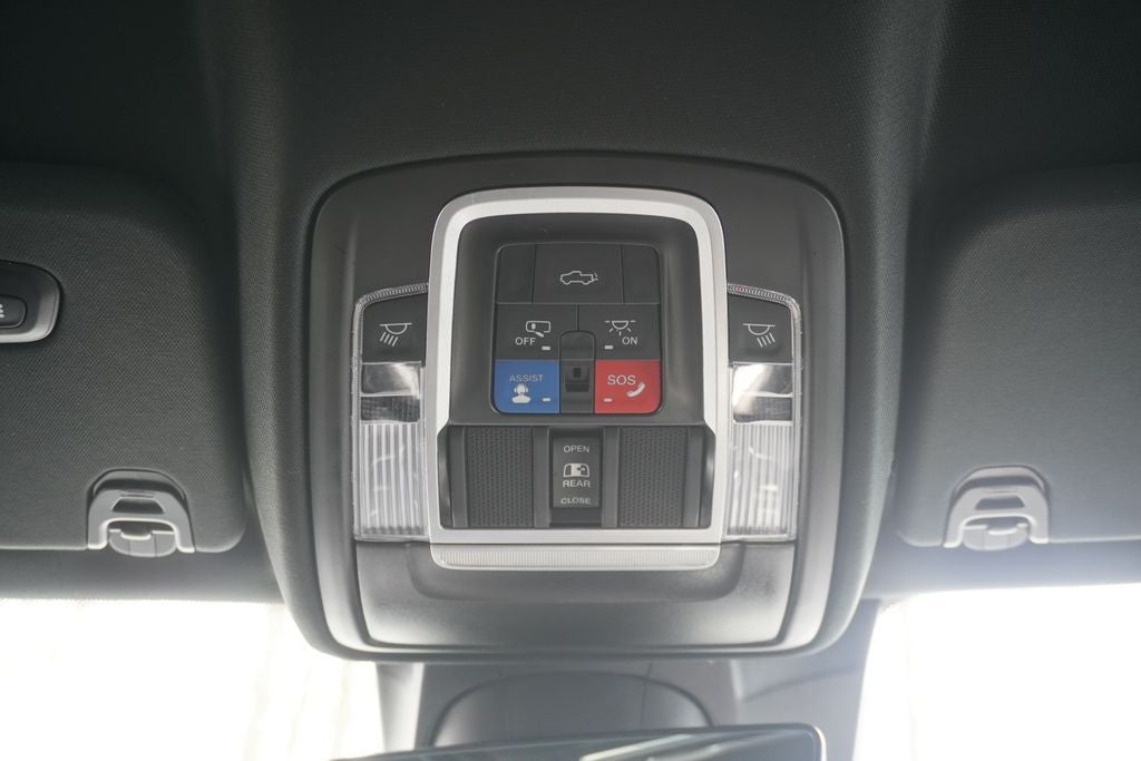 2023 RAM 1500 Laramie Crew Cab 4x4 5'7' Box