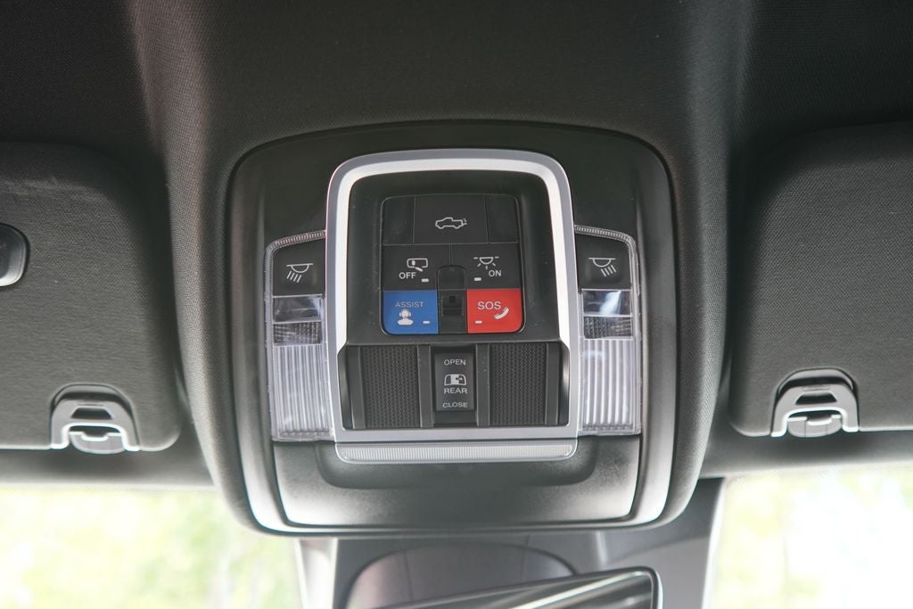 2023 RAM 1500 Laramie Crew Cab 4x4 5'7' Box