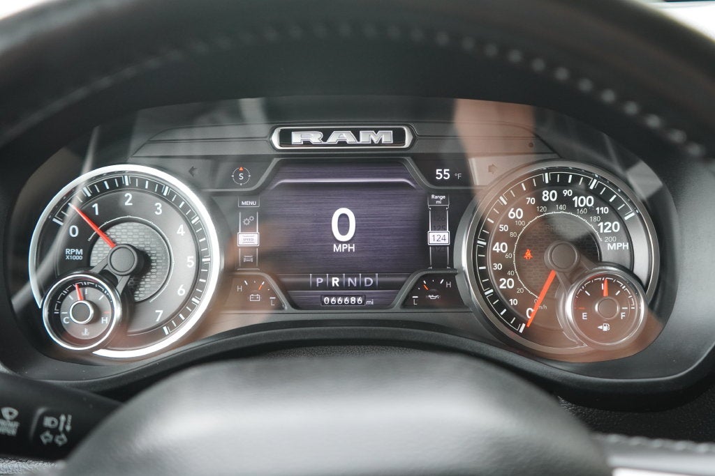2021 RAM 1500 Laramie Crew Cab 4x4 5'7' Box