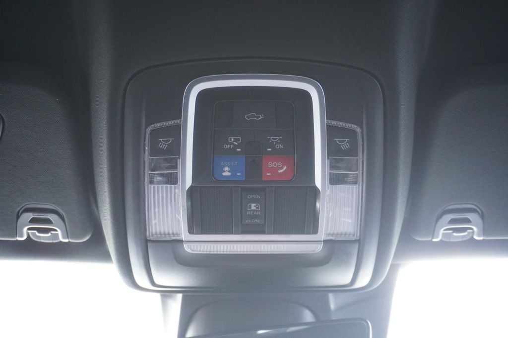 2023 RAM 1500 Laramie Crew Cab 4x4 5'7' Box