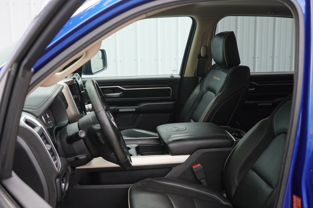 2019 RAM 1500 Laramie Crew Cab 4x4 6'4' Box