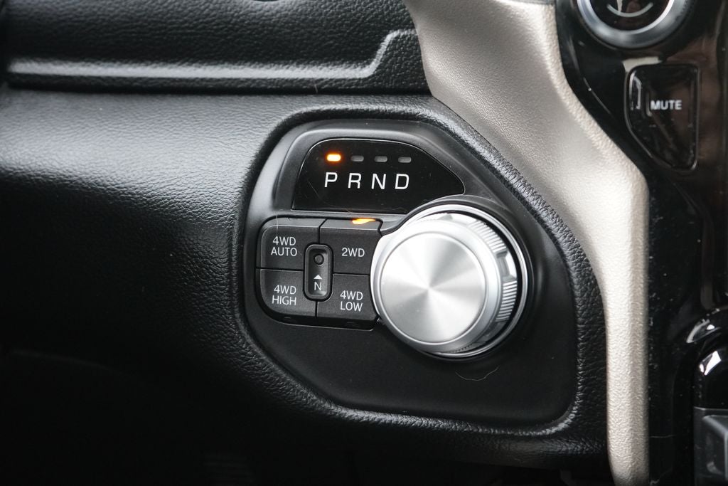 2019 RAM 1500 Laramie Crew Cab 4x4 6'4' Box