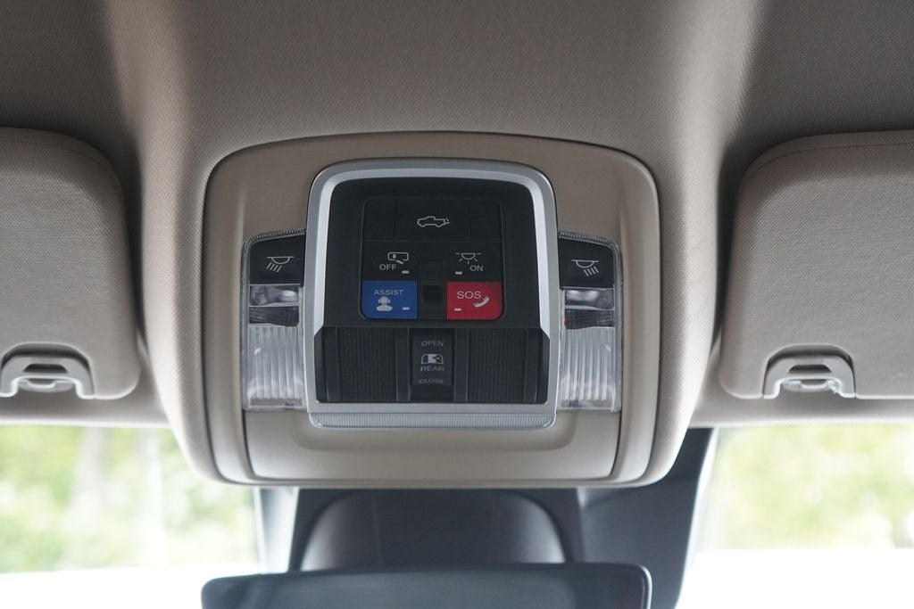 2019 RAM 1500 Laramie Crew Cab 4x4 6'4' Box