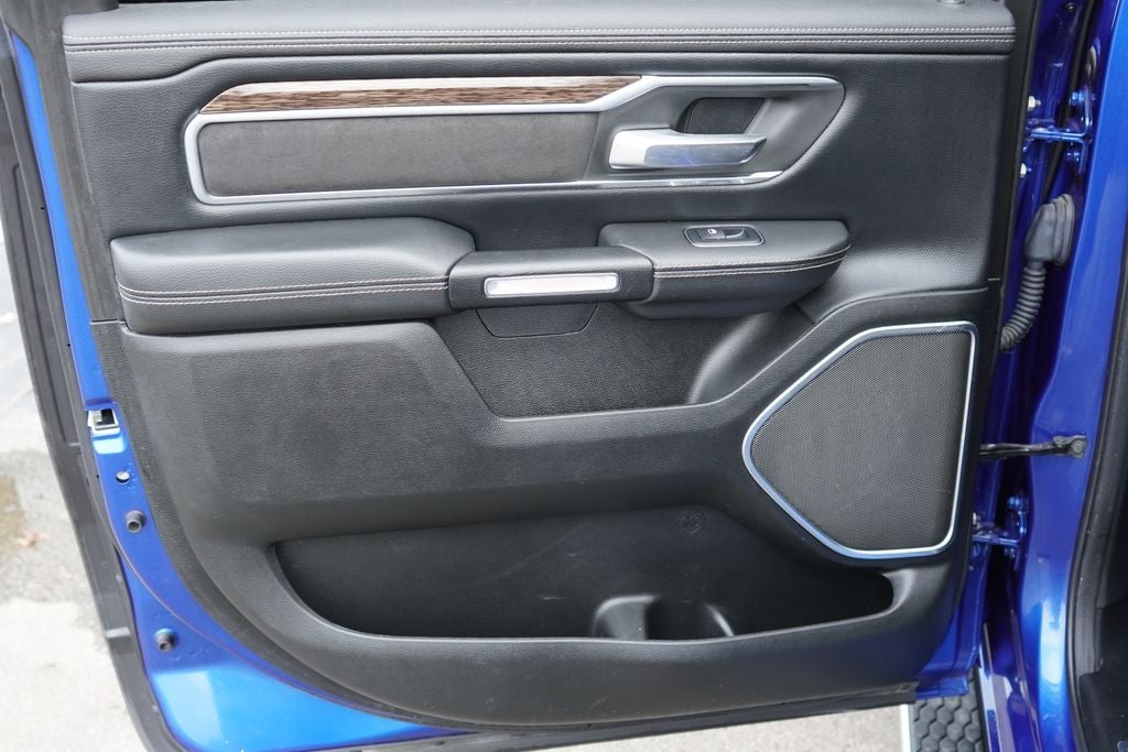 2019 RAM 1500 Laramie Crew Cab 4x4 6'4' Box
