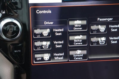 2019 RAM 1500 Laramie Crew Cab 4x4 6'4' Box