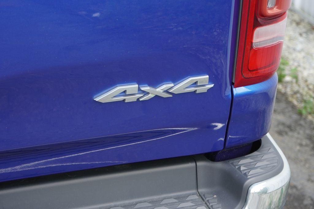 2019 RAM 1500 Laramie Crew Cab 4x4 6'4' Box