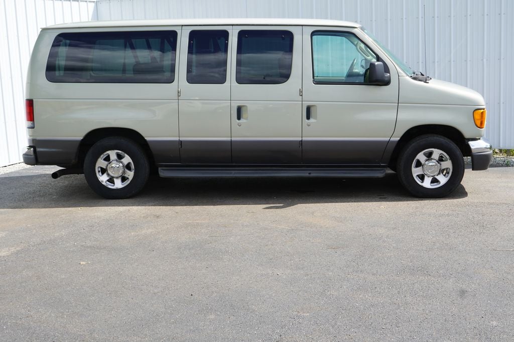 Used 2006 Ford Econoline Wagon XL with VIN 1FMRE11L56HA69909 for sale in Ravenna, OH
