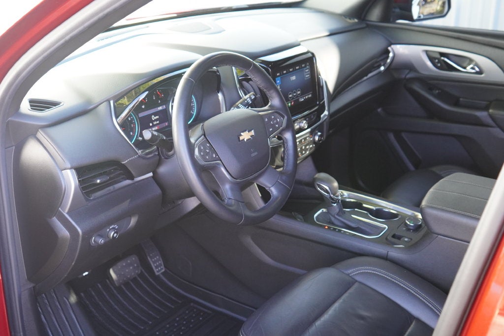 2023 Chevrolet Traverse AWD LT Leather