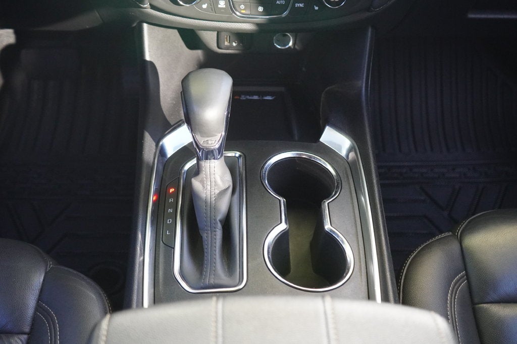 2023 Chevrolet Traverse AWD LT Leather