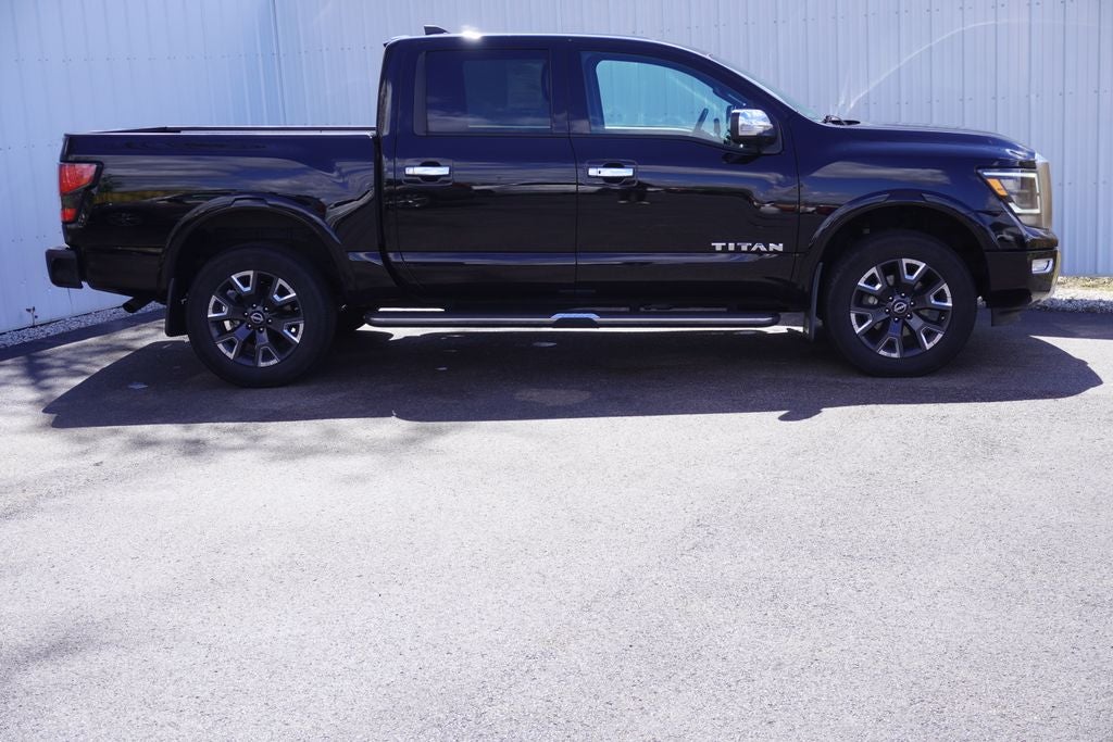 2023 Nissan TITAN Crew Cab Platinum Reserve 4x4