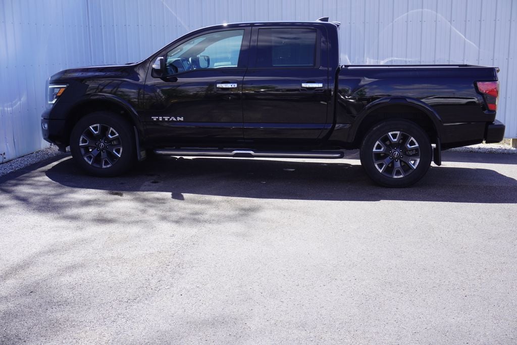 2023 Nissan TITAN Crew Cab Platinum Reserve 4x4