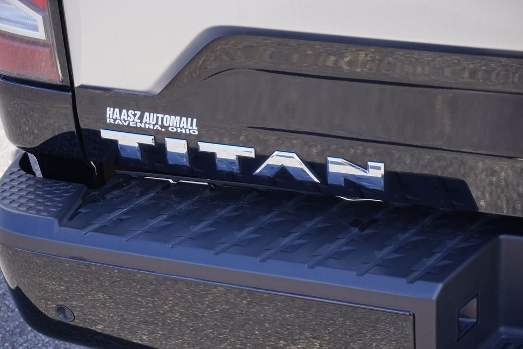 2023 Nissan TITAN Crew Cab Platinum Reserve 4x4