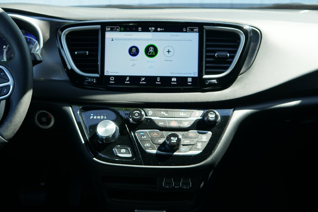 2025 Chrysler Pacifica Select