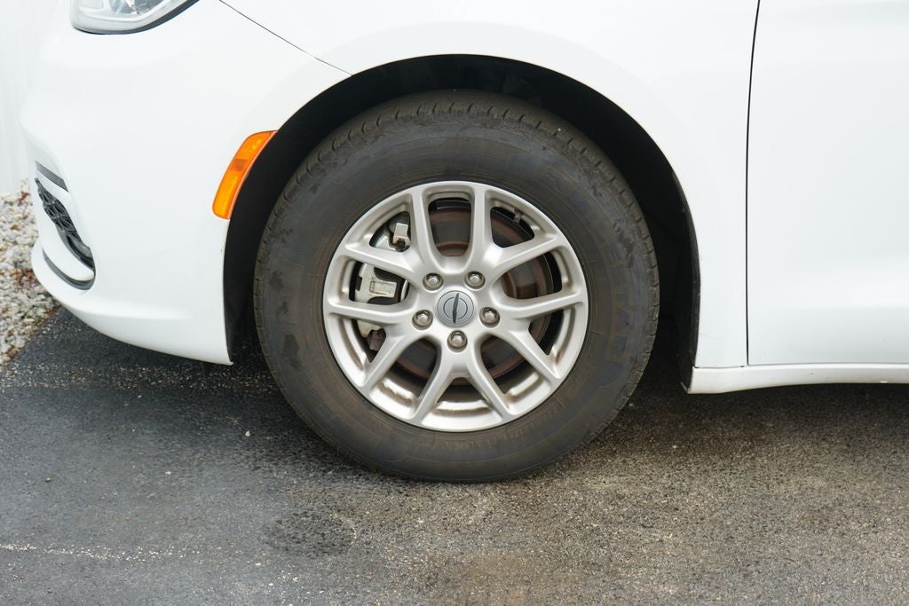2025 Chrysler Pacifica Select