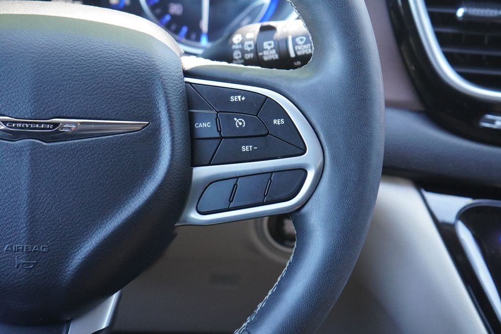 2023 Chrysler Voyager LX