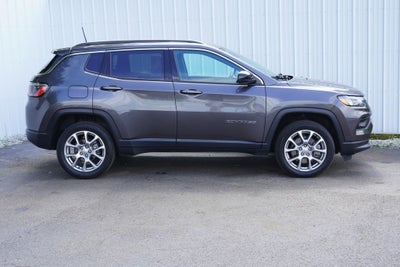 2023 Jeep Compass Latitude Lux FWD