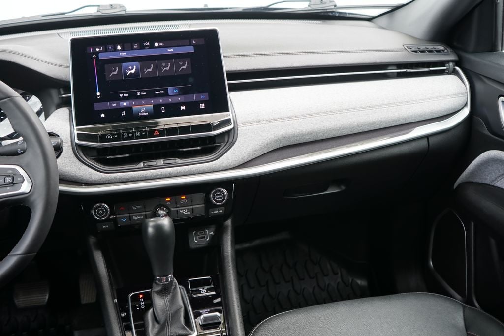 2023 Jeep Compass Latitude Lux FWD