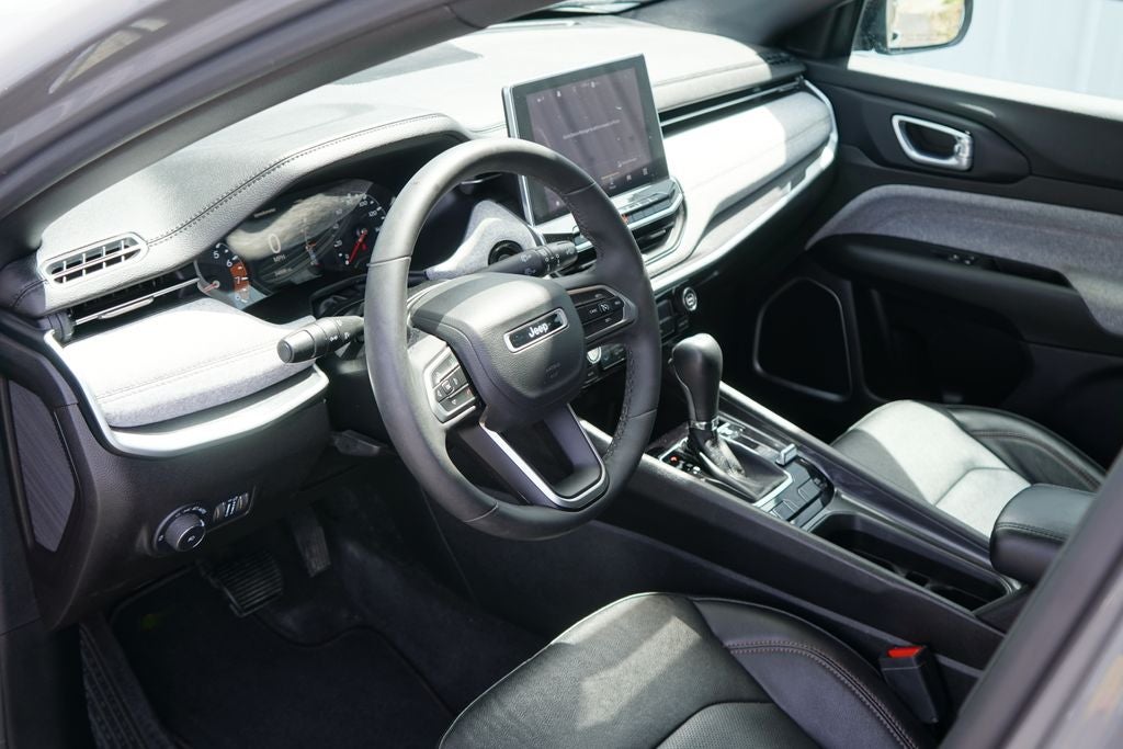 2023 Jeep Compass Latitude Lux FWD