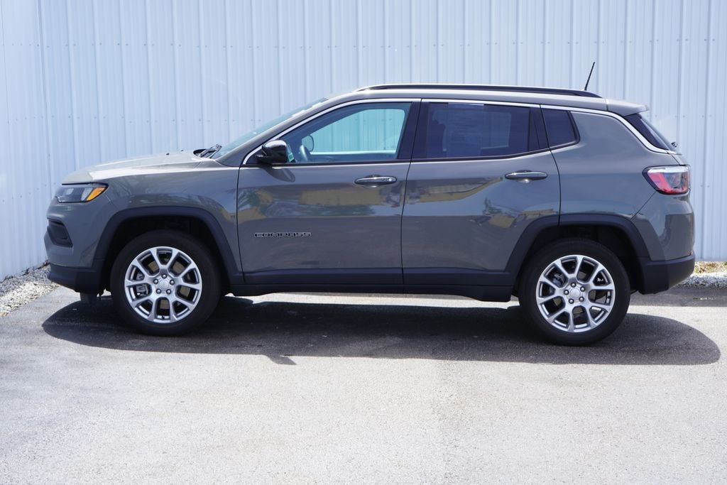 2023 Jeep Compass Latitude Lux FWD
