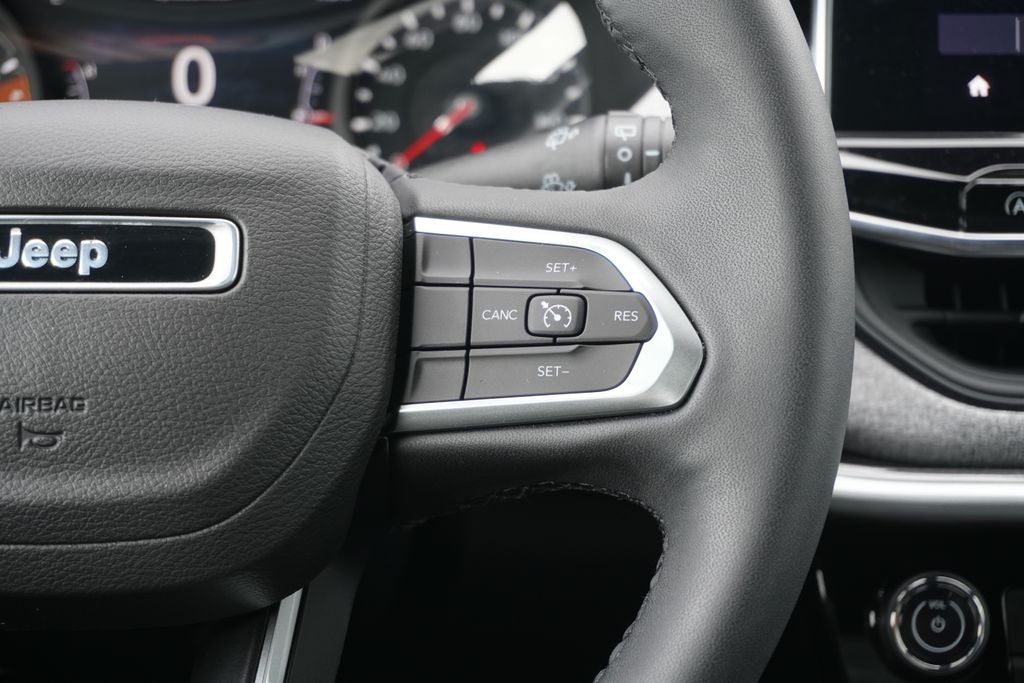2024 Jeep Compass Latitude Lux FWD