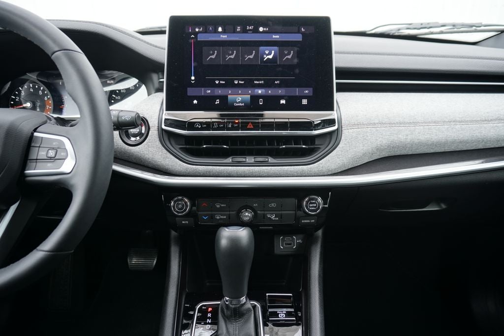 2024 Jeep Compass Latitude Lux FWD