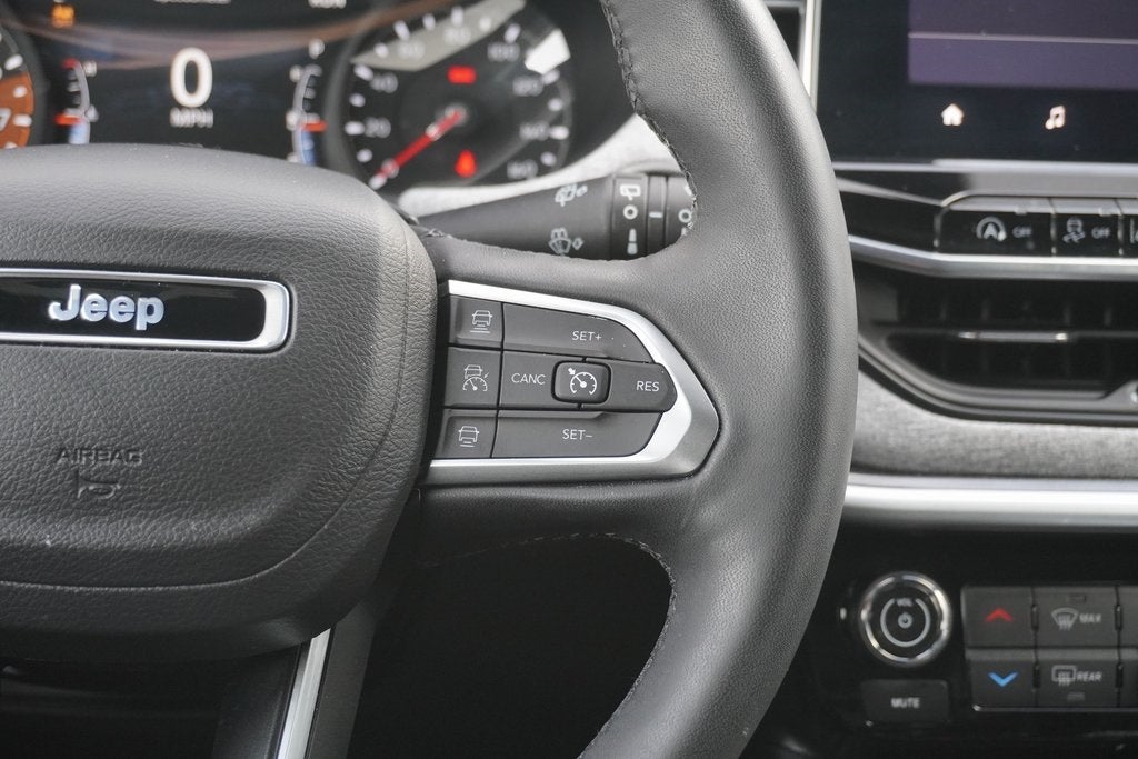 2024 Jeep Compass Latitude Lux FWD