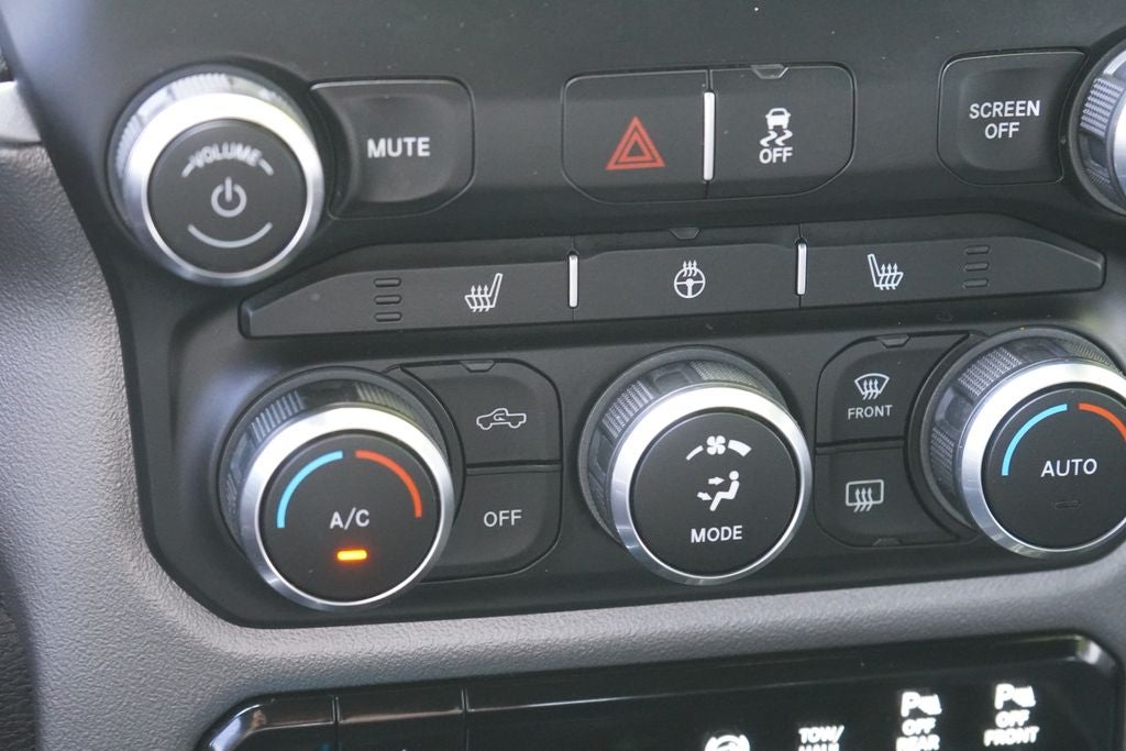 2019 RAM 3500 Big Horn Crew Cab 4x4 8' Box