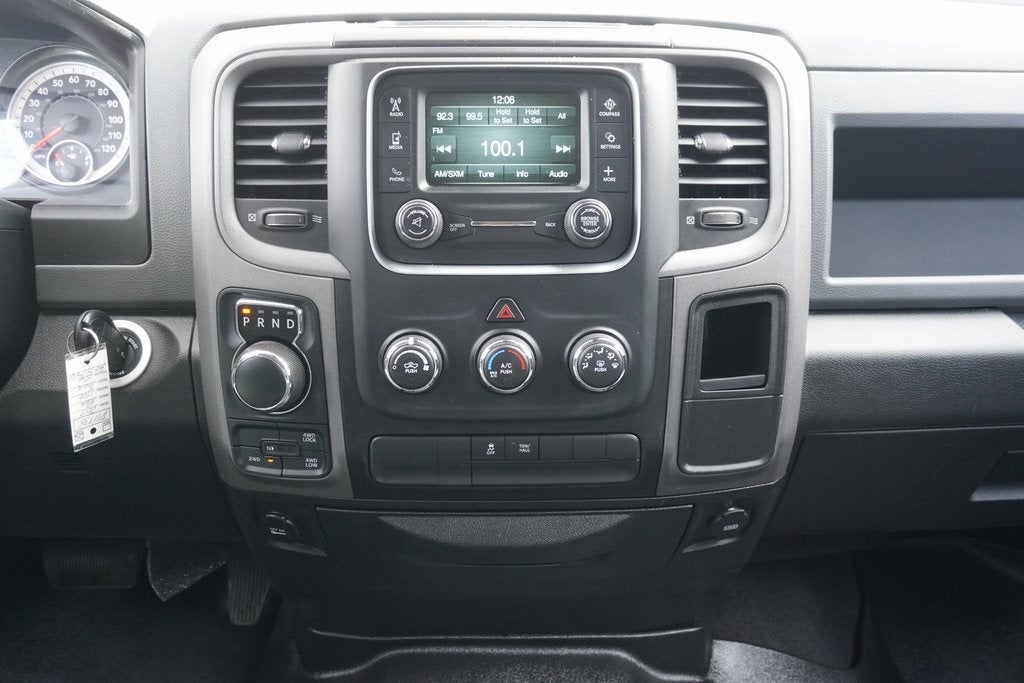 2017 RAM 1500 Express Crew Cab 4x4 5'7' Box