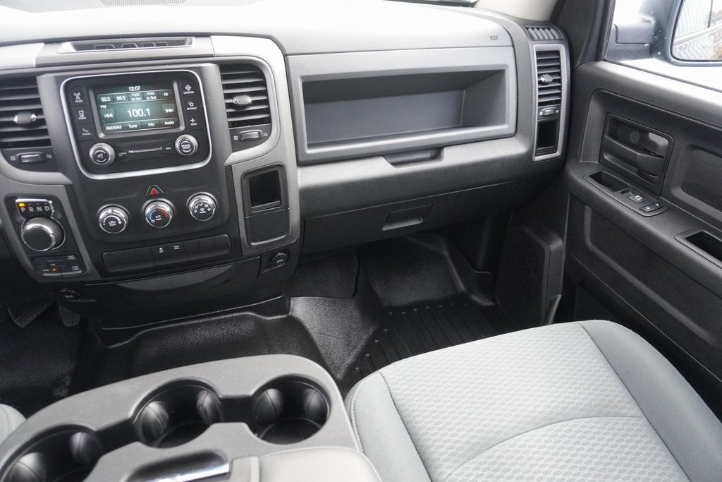 2017 RAM 1500 Express Crew Cab 4x4 5'7' Box