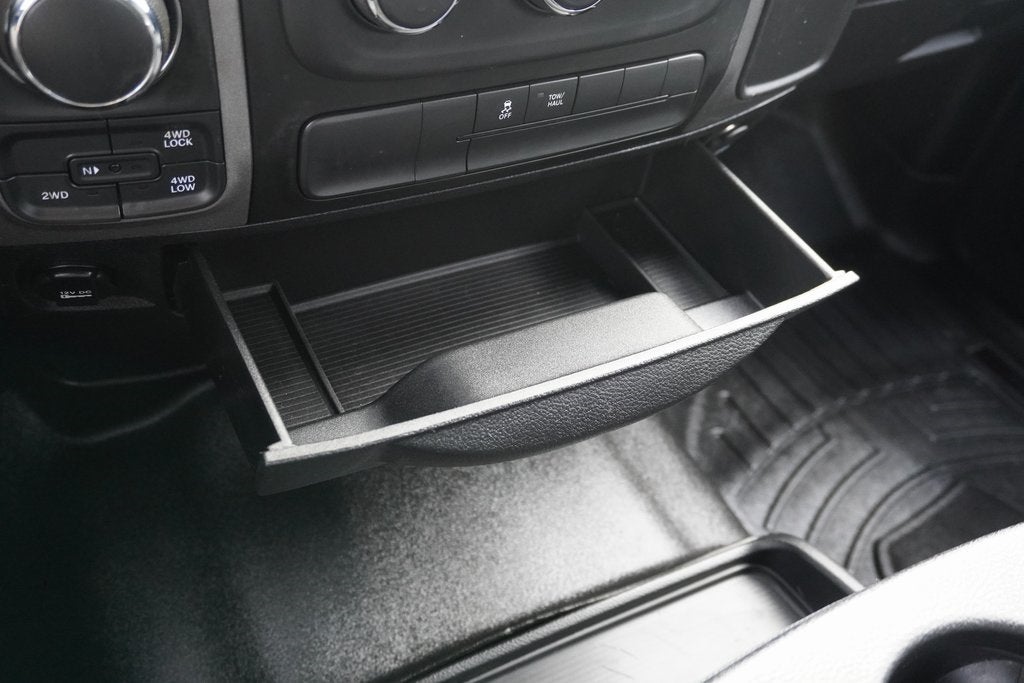 2017 RAM 1500 Express Crew Cab 4x4 5'7' Box