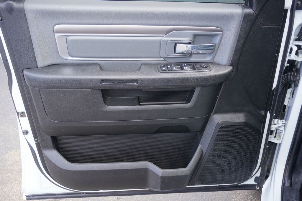 2022 RAM 1500 Classic SLT Crew Cab 4x4 5'7' Box