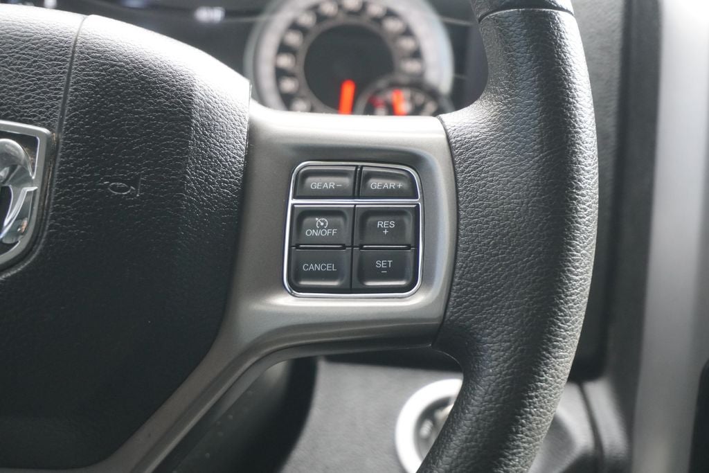 2022 RAM 1500 Classic SLT Crew Cab 4x4 5'7' Box