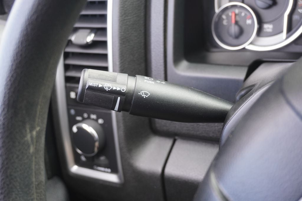 2022 RAM 1500 Classic SLT Crew Cab 4x4 5'7' Box