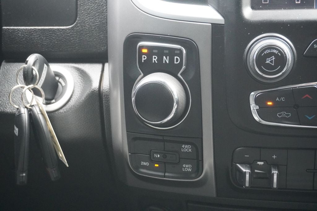 2022 RAM 1500 Classic SLT Crew Cab 4x4 5'7' Box