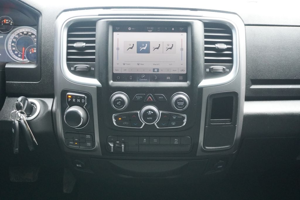 2022 RAM 1500 Classic SLT Crew Cab 4x4 5'7' Box