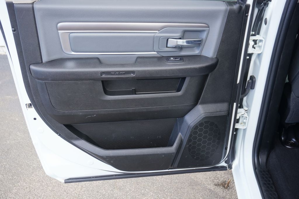 2022 RAM 1500 Classic SLT Crew Cab 4x4 5'7' Box