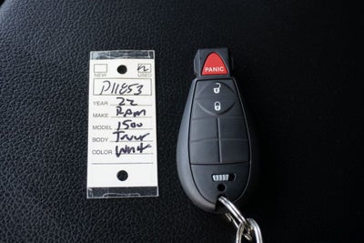 2022 RAM 1500 Classic SLT Crew Cab 4x4 5'7' Box