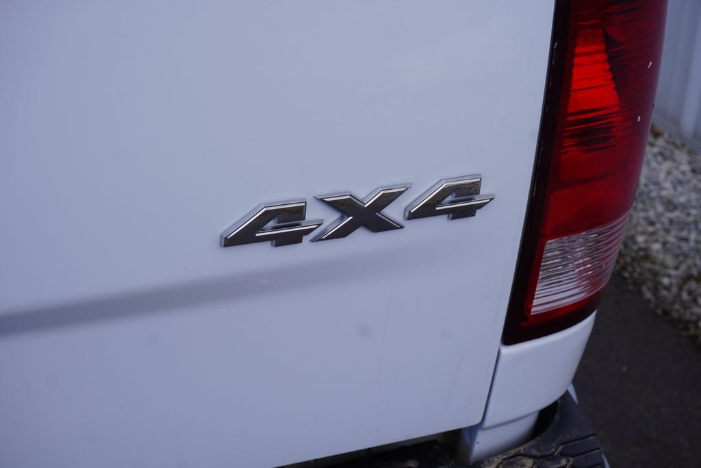 2022 RAM 1500 Classic SLT Crew Cab 4x4 5'7' Box