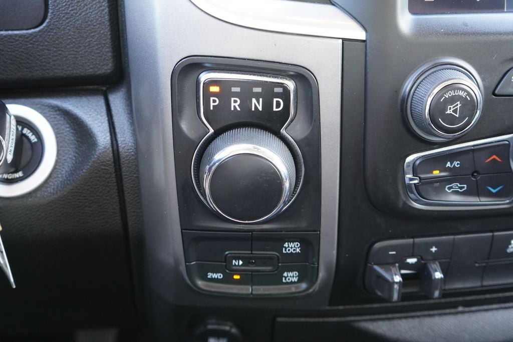 2022 RAM 1500 Classic SLT Crew Cab 4x4 5'7' Box