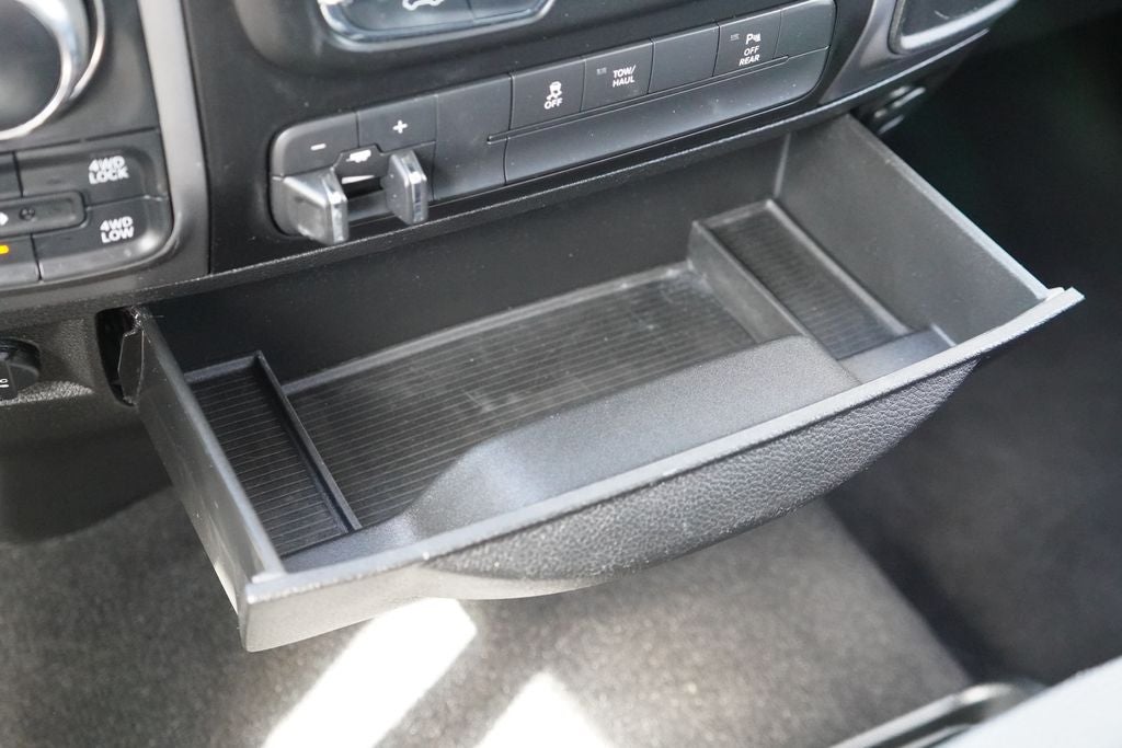 2022 RAM 1500 Classic SLT Crew Cab 4x4 5'7' Box
