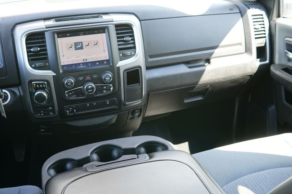 2022 RAM 1500 Classic SLT Crew Cab 4x4 5'7' Box