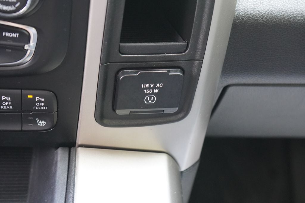 2017 RAM 1500 Big Horn Crew Cab 4x4 5'7' Box