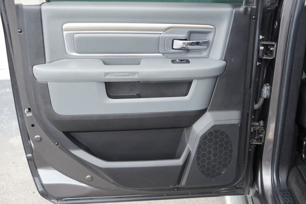 2017 RAM 1500 Big Horn Crew Cab 4x4 5'7' Box