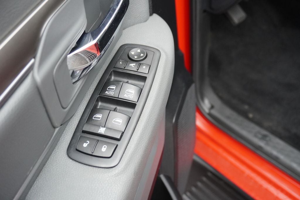 2017 RAM 2500 Big Horn Crew Cab 4x4 8' Box