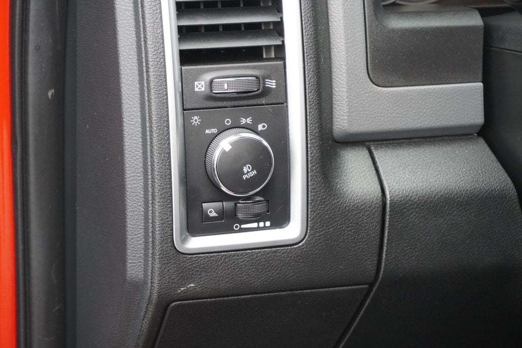 2017 RAM 2500 Big Horn Crew Cab 4x4 8' Box