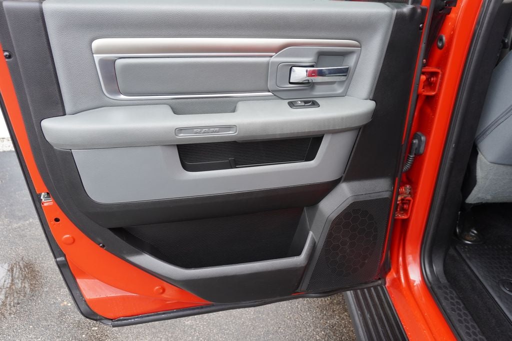 2017 RAM 2500 Big Horn Crew Cab 4x4 8' Box