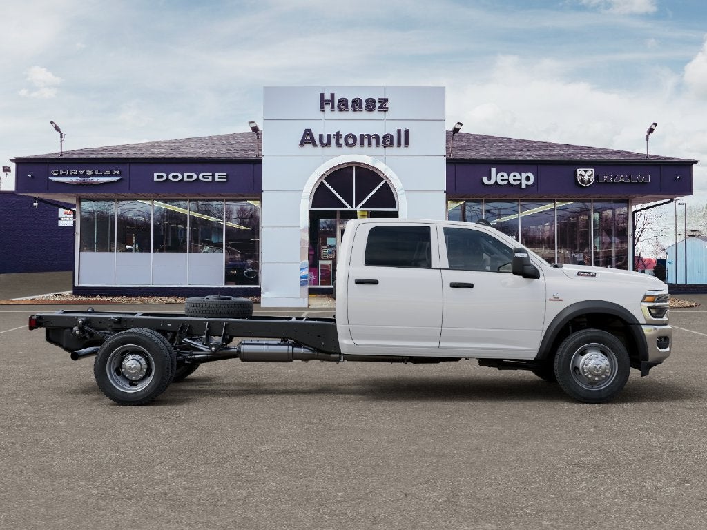 2027 RAM Ram 5500 Chassis Cab RAM 5500 TRADESMAN CHASSIS CREW CAB 4X4 84' CA